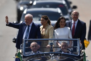 Lula llegó montado en un lujoso Rolls Royce a su toma de posesión (VIDEO)