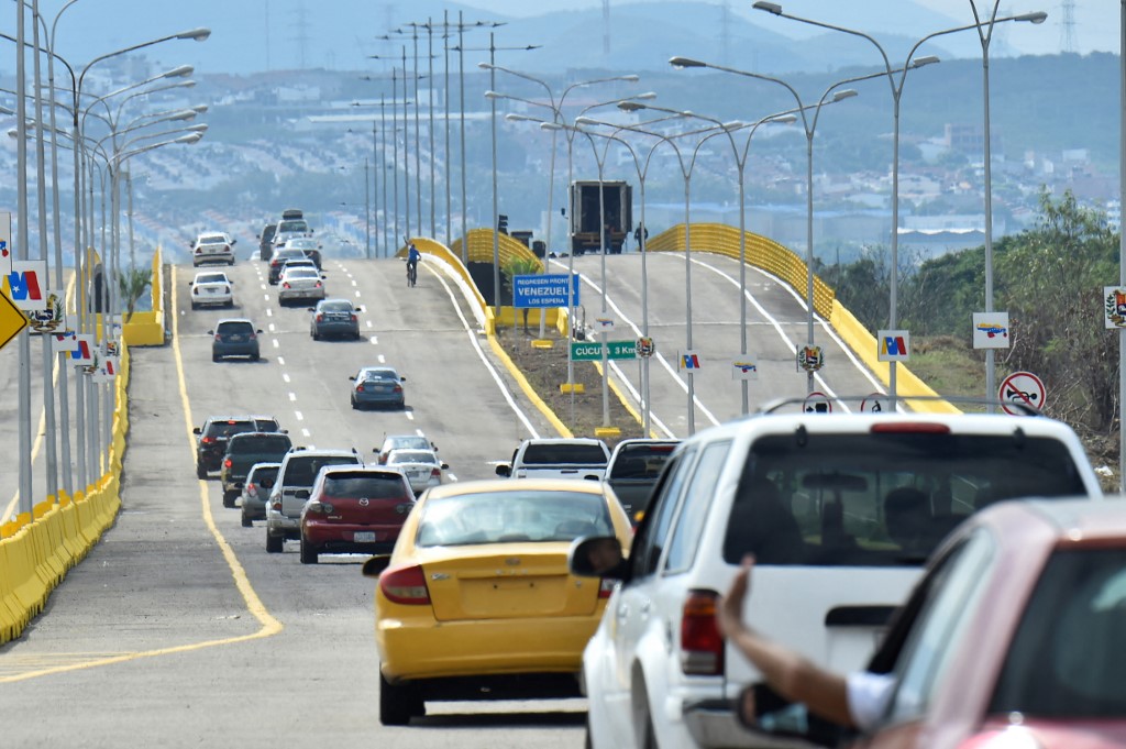 Vehículos que ingresen a Colombia desde Ecuador y Venezuela podrán obtener seguro de accidentes