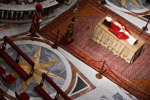 Benedicto XVI tendrá un funeral papal el #5Ene, pero con adaptaciones