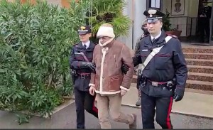 Encuentran el carro del capo de la mafia italiana Cosa Nostra