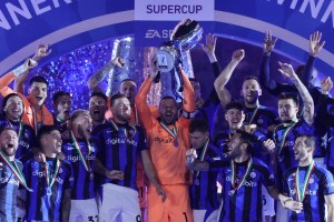 Inter arrasó en Milán y tiñó la Supercoppa de “nerazzurro”