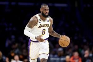 LeBron James y Antetokounmpo encabezan votaciones al Juego de las Estrellas de la NBA