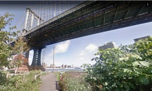 Dramático hallazgo de niña muerta bajo el famoso puente de Brooklyn
