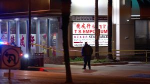 La Policía busca a un hombre asiático como presunto autor del tiroteo en EEUU