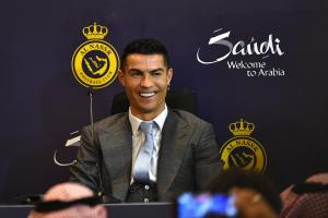 Al-Nassr ganó y sigue como único líder de la liga saudí: Cristiano Ronaldo lo vio en un palco (FOTOS)