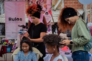 El cabello afro, una forma de activismo que cobra fuerza en Venezuela