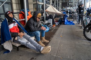 Crisis migratoria: La lucha de Nueva York por brindar servicio a los inmigrantes