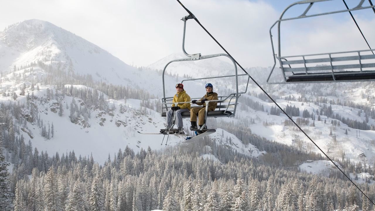 Tragedia en Utah: Murió al caer al vacío mientras iba en un teleférico de un centro de esquí
