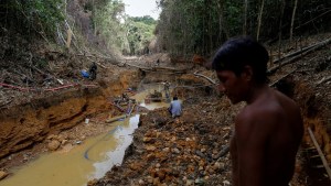 Brasil golpea a la minería en tierra indígena confiscando decenas de aviones