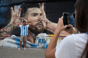 La locura por Messi llena de arte las paredes en Argentina