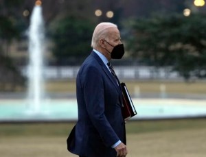 Biden urge al Congreso a que restrinja el acceso a los fusiles de asalto