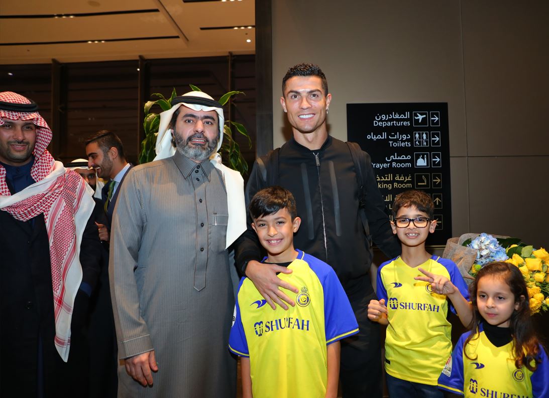 Las excentricidades del clásico de Arabia Saudita que protagonizará Cristiano Ronaldo: aliento por megáfono y rezos durante el partido