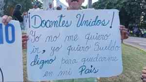 “Tengo tres trabajos y no tengo tiempo para compartir con mis hijas”: El drama de los docentes en Táchira