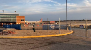 Trágico fin de año en EEUU: empleado de una aerolínea murió succionado por el motor de un avión
