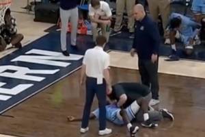 Un jugador colapsó durante un partido de baloncesto universitario en EEUU: “Fue el día más aterrador de mi vida” (VIDEO)