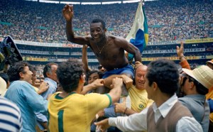 Pelé: la primera superestrella mundial que puso pasión y una sonrisa al fútbol