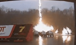 VIDEO: La impactante caída de un rayo sobre un vehículo en Carolina del Norte