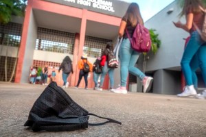 Escuelas de Miami-Dade ven un alto incremento de registros por la llegada de nuevos migrantes