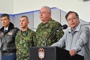Altos mandos del Ejército colombiano se enteraron del “cese al fuego” por el tuit de Petro
