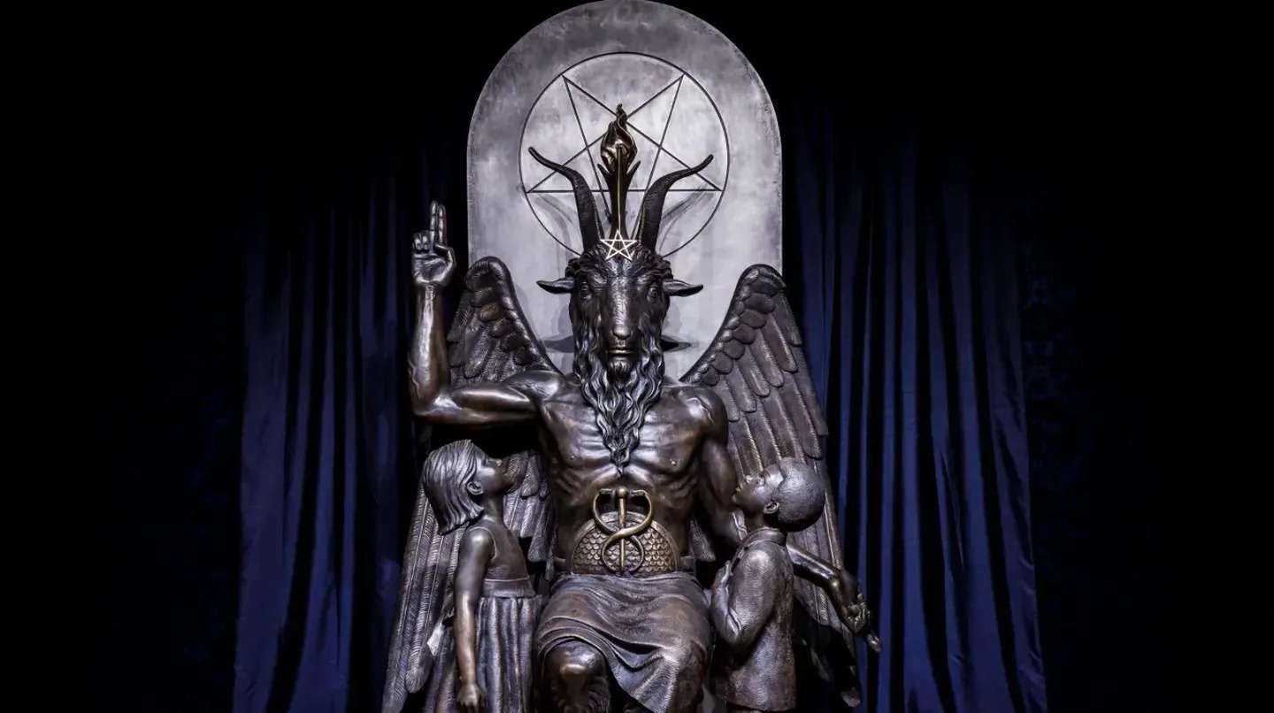 Los insólitos detalles de la “reunión satánica más grande del mundo” en EEUU: rituales, mercados y bodas