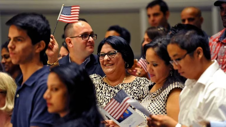 Cómo y cuándo contactar al Servicio de Inmigración en Estados Unidos