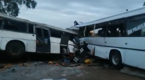Decenas de muertos y heridos tras un fuerte choque de autobuses en Senegal (Video)