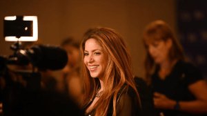 La espeluznante figura que Shakira habría colgado en dirección a la casa de los padres de Piqué (FOTO)