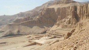 Encuentran dos tumbas egipcias con cráneos de nueve cocodrilos