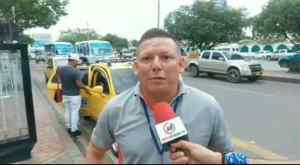 Taxistas colombianos continúan siendo “extorsionados” por militares venezolanos (VIDEO)