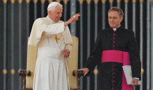 Gänswein, el fiel secretario y consejero de Benedicto XVI hasta el final