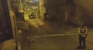 Balacera nocturna en Chile dejó a un venezolano acribillado junto a su moto