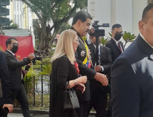 La incomodidad de “Cilita” cuando Maduro intentó dejarla como una cuaima ante todos (VIDEO)