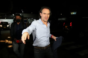 Fiscalía colombiana imputó cargos a responsable de amenazar a Federico Gutiérrez con “dejarle la cabeza llena de metralla”