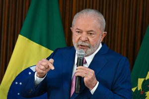 Lula envió misión a diplomática a Caracas para reabrir la embajada brasileña