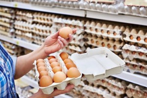 Golpe al bolsillo en EEUU: Por qué los huevos están tan caros