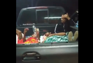 A falta de ambulancias, heridos fueron trasladados en camionetas con colchones en Zulia (Video)