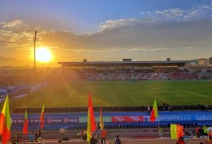 IMÁGENES: En medio de un partido de fútbol de primera división captaron la presencia de un Ovni