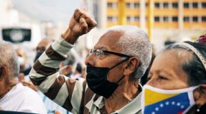Maduro condenó a los pensionados al “hambre pareja” con su nuevo malabarismo económico