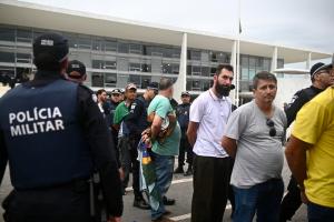 Policía recupera el control del Congreso, Presidencia y Supremo de Brasil