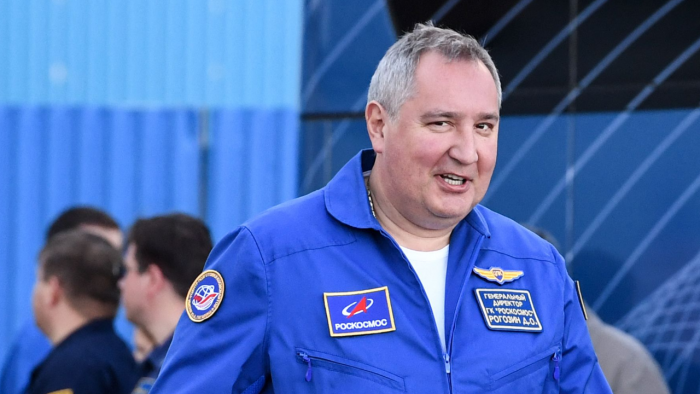 Exjefe de la agencia espacial rusa envía a presidente francés proyectil que lo hirió en Ucrania