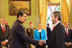 Embajador de España en Venezuela presentó cartas credenciales a Maduro