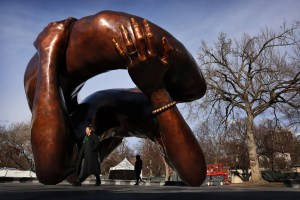 Polémica en Boston: Escultura de 10 millones de dólares dedicada a líderes de derechos civiles “parece un pene”