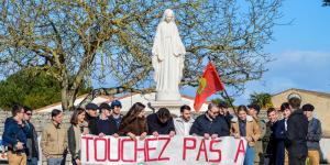 La hermosa historia detrás de una estatua de la Virgen que un pueblo de Francia debe retirar