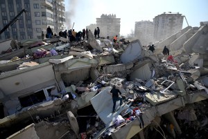 Pérdidas por sismo en Turquía y Siria podrían llegar a 4 mil millones dólares
