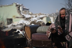 Las víctimas del terremoto de Turquía dudan si quedarse o huir de la devastación: “La vida se acabó”