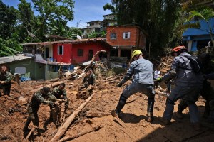 Continúan labores de rescate en región azotada por las lluvias en Brasil