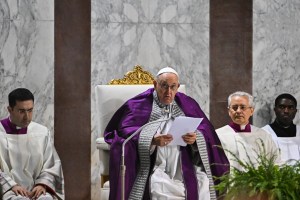 El papa Francisco abre la puerta a “revisar” el celibato en la Iglesia