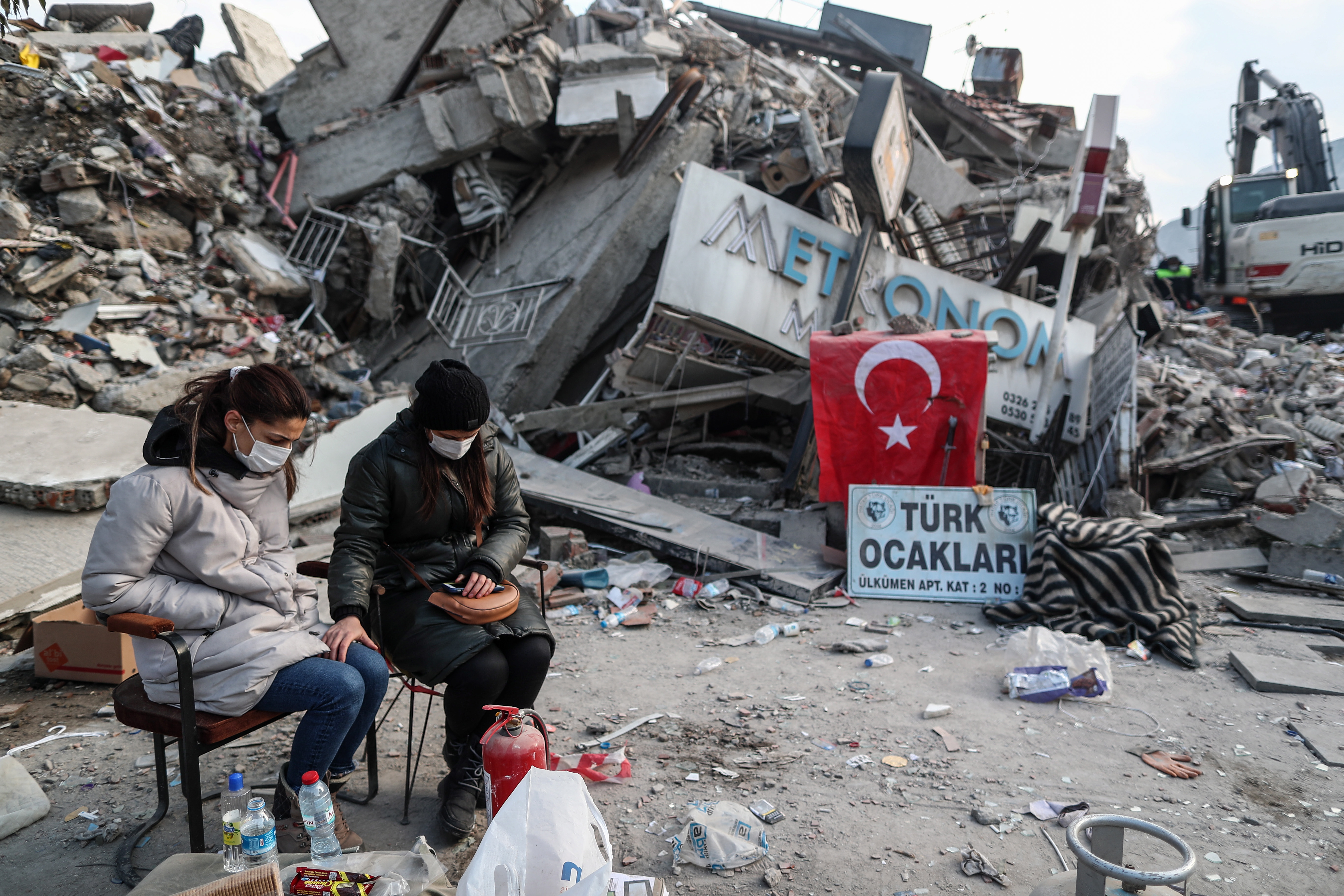 Crece el temor a que surjan epidemias en la zona turca castigada por el terremoto