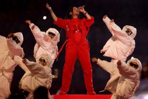 IMÁGENES del espectacular show de medio tiempo de Rihanna en el Super Bowl 2023