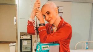 El diagnóstico que pasó de sinusitis a leucemia: joven brasileña reveló su impactante experiencia con el cáncer